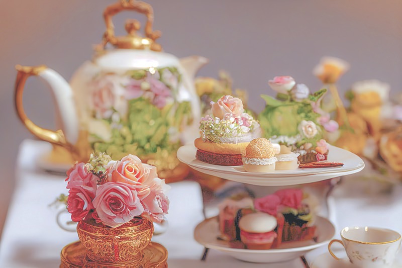 テーブルに置かれたティータイムセット