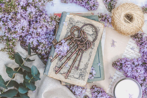 ライラックとアンティークキー